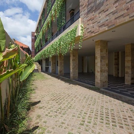 Oyo 1949 Vrindavan Residence Seminyak  Exterior photo